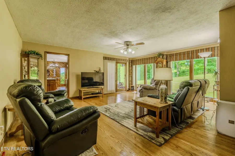 108 Roanwood Rd, Roan Mountain, TN 37687 - #3