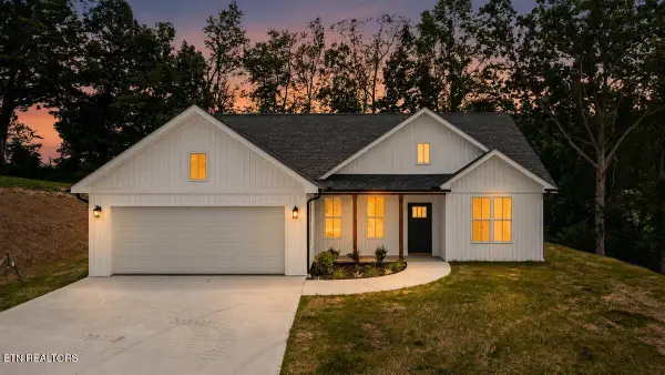 179 Storm Lane, Jacksboro, TN 37757