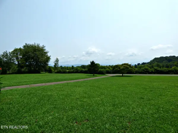 452 Wells Spring Rd, Dandridge, TN 37725