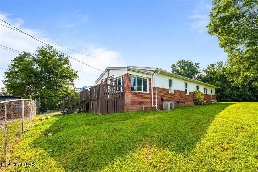 1008 W Walden St, Lafollette, TN 37766 - #2