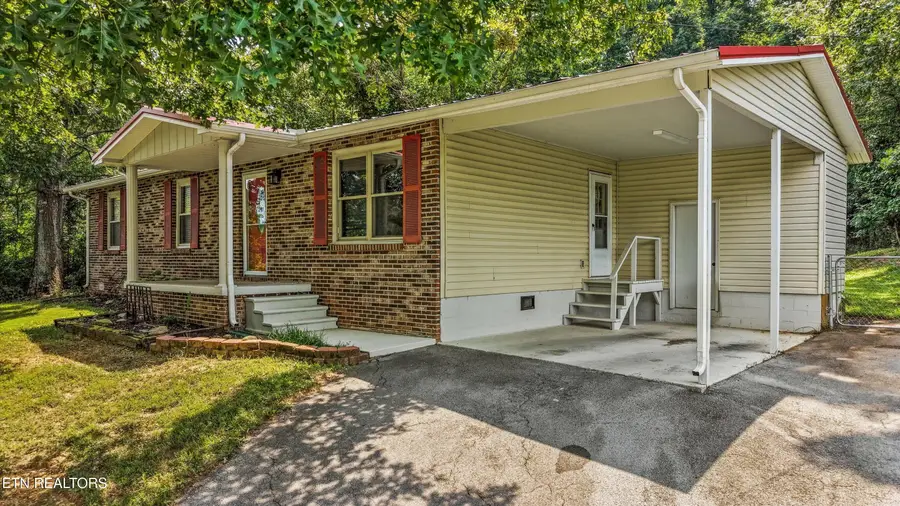 608 W 10th Ave, Lenoir City, TN 37771 - #2