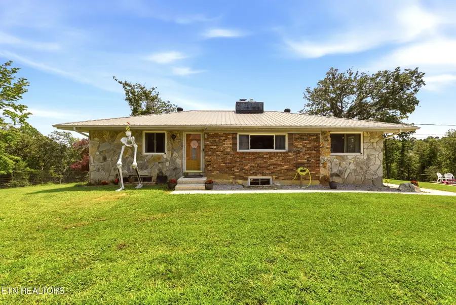 798 Christenson Rd, Deer Lodge, TN 37726 - #2