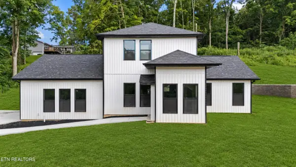 1045 N Gay St, Dandridge, TN 37725
