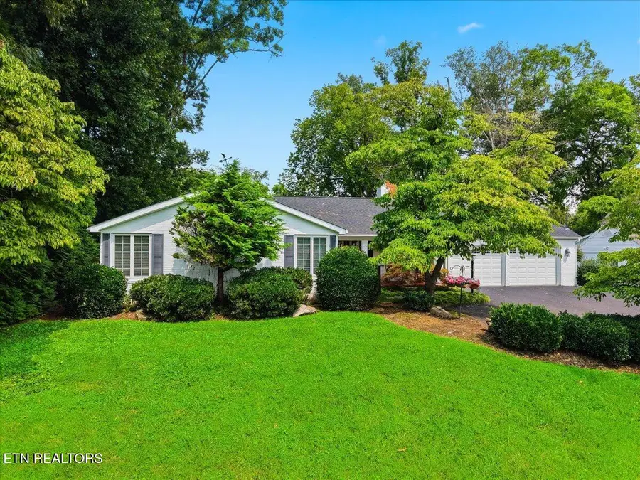 609 S Charles G Seivers Blvd, Clinton, TN 37716 - #2