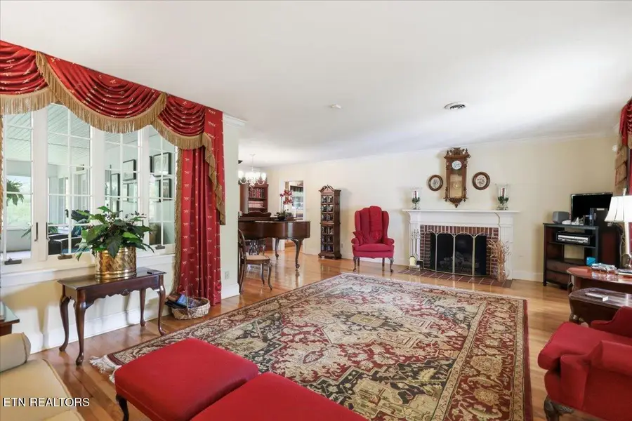 609 S Charles G Seivers Blvd, Clinton, TN 37716 - #3