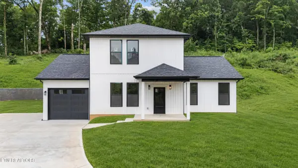 1039 N Gay St, Dandridge, TN 37725
