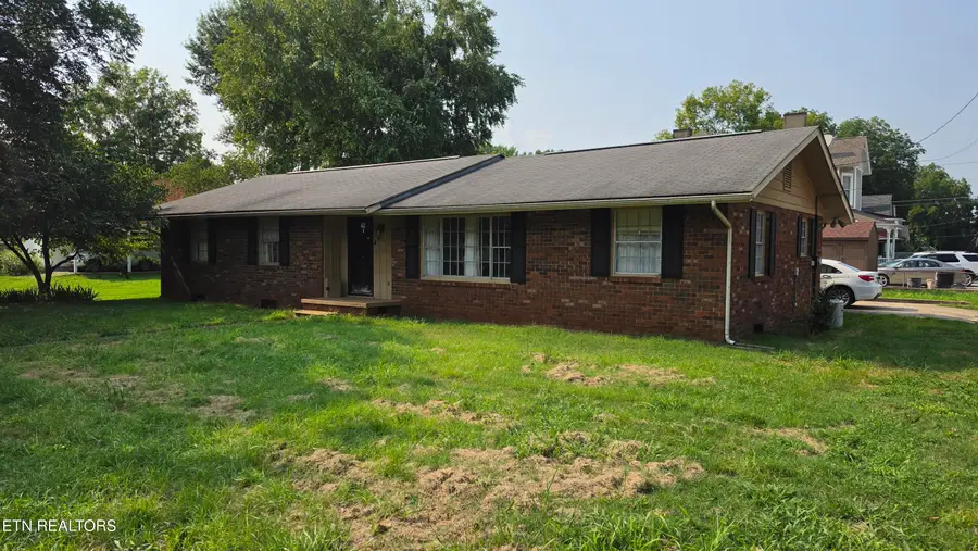 214 Chestnut St, Sweetwater, TN 37874 - #2