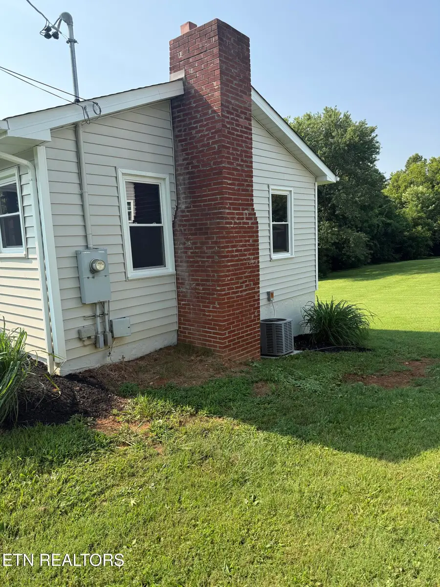 9504 Johnson Rd, Strawberry Plains, TN 37871 - #2