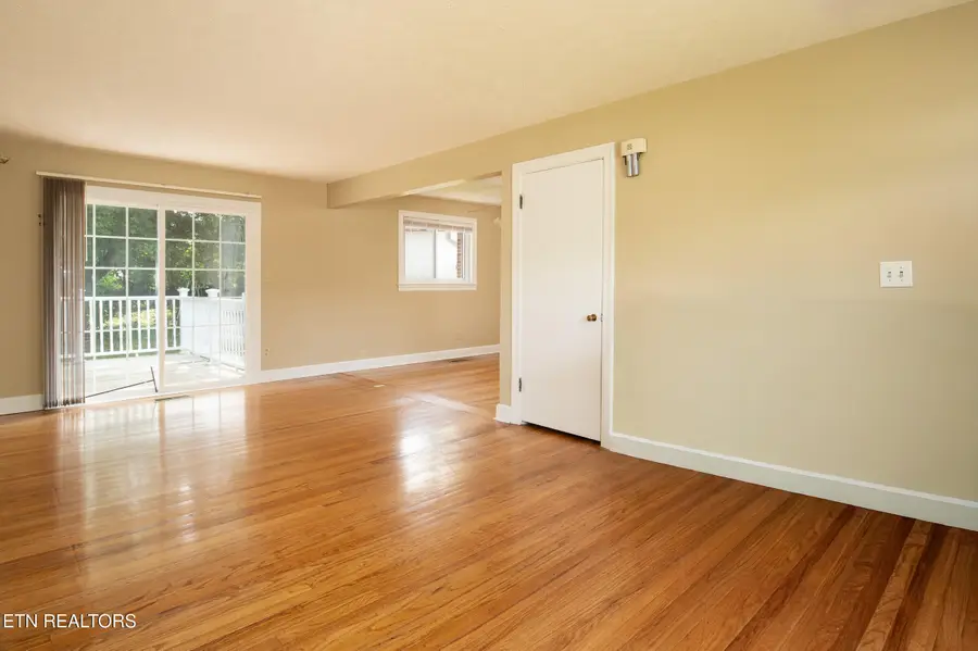 202 Birch St, Harriman, TN 37748 - #3