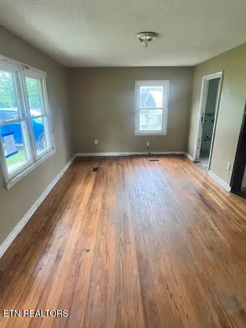 131 Howard Ave, Harriman, TN 37748 - #2
