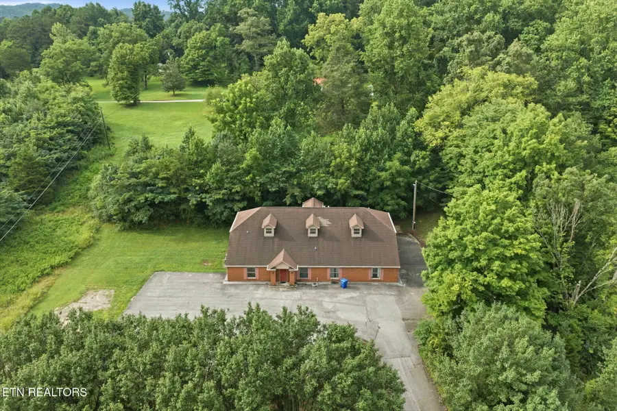2215 S Roane St, Harriman, TN 37748 - #3