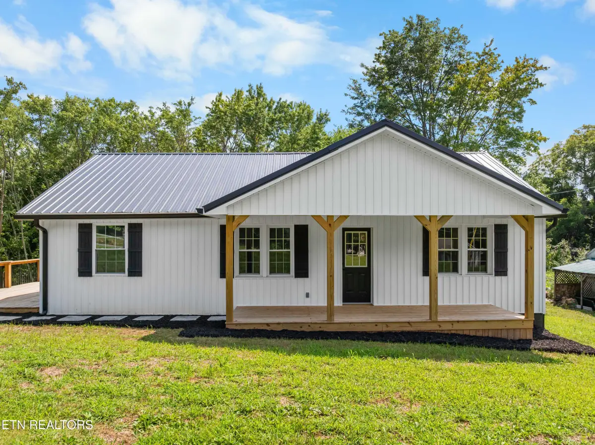 994 Pinecrest Rd, Jacksboro, TN 37757 - #1