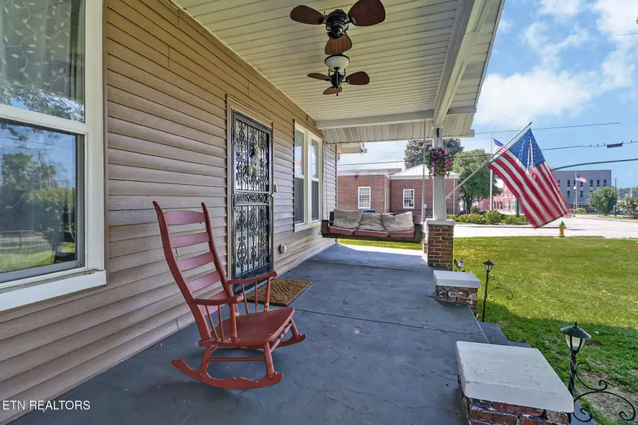 400 W Rockwood St, Rockwood, TN 37854 - #3