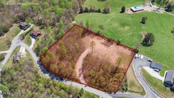 281 Red Oak Circle, Caryville, TN 37714
