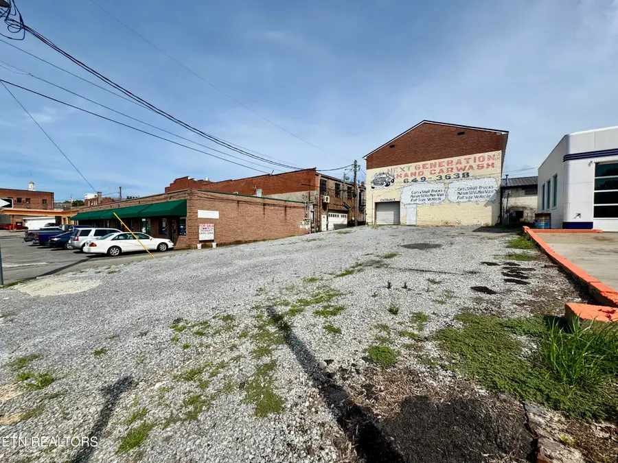 220 E Madison Ave, Athens, TN 37303 - #3