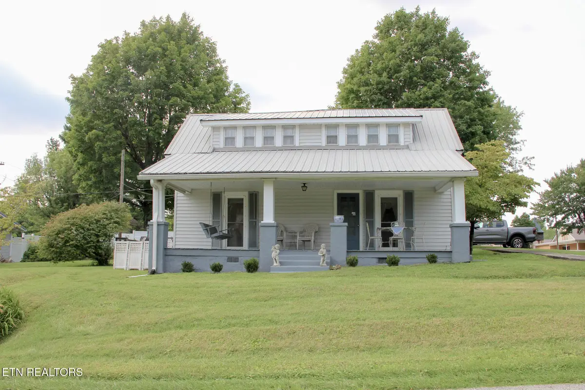 301 W Crawford Ave, Monterey, TN 38574 - #1