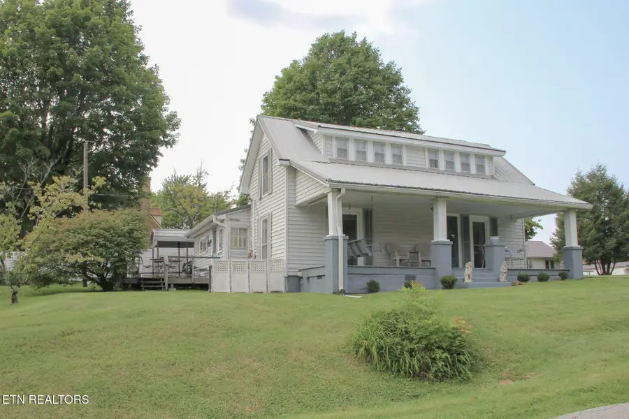 301 W Crawford Ave, Monterey, TN 38574 - #2