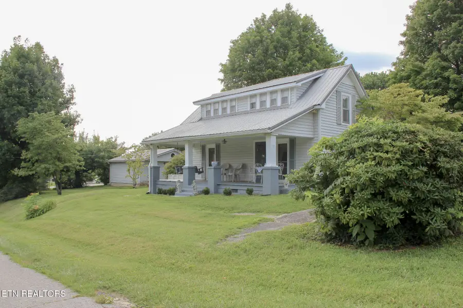 301 W Crawford Ave, Monterey, TN 38574 - #3
