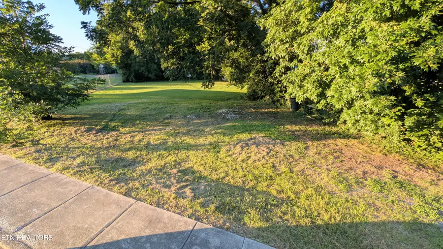 606 Railroad St, Sevierville, TN 37862 - #2
