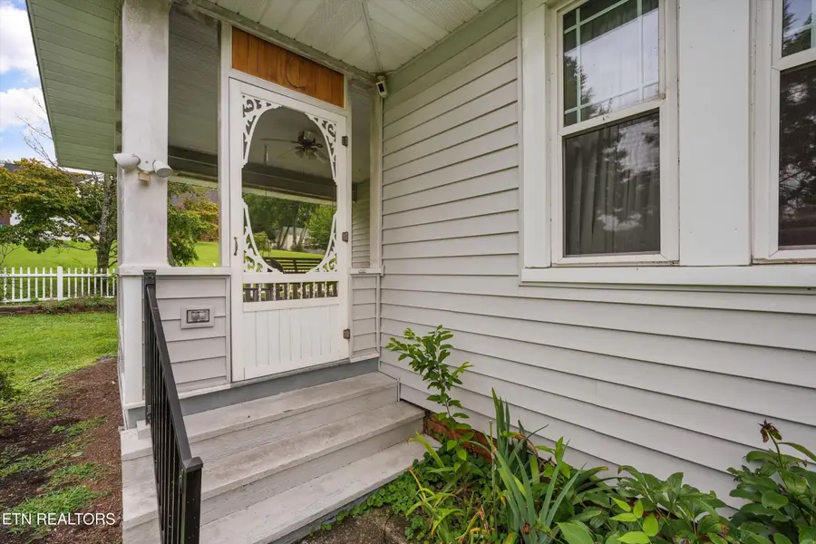 718 N Kingston Ave, Rockwood, TN 37854 - #3