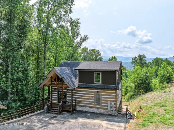 626 Jess Field Rd, Gatlinburg, TN 37738