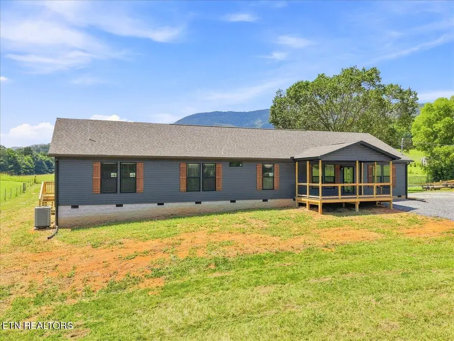 1066 English Mountain Rd, Cosby, TN 37722 - #3