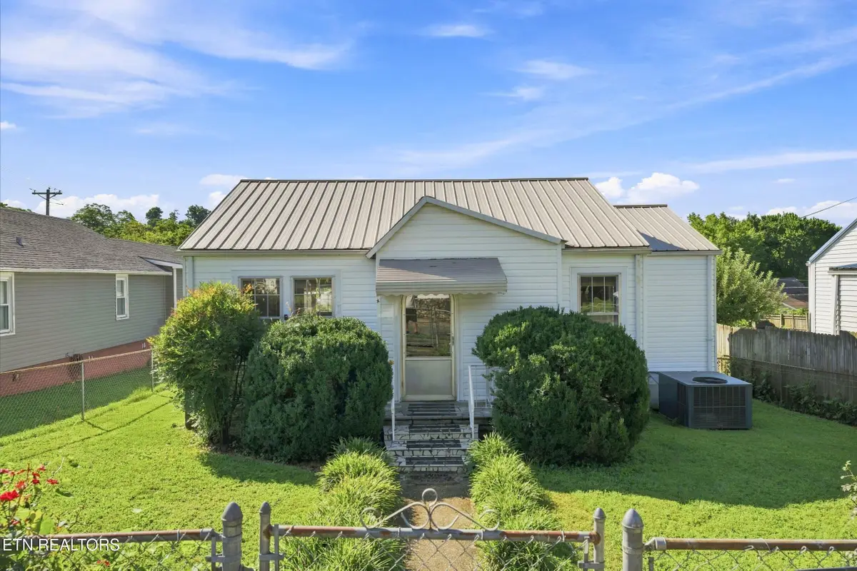 619 Ferry St, Loudon, TN 37774 - #1