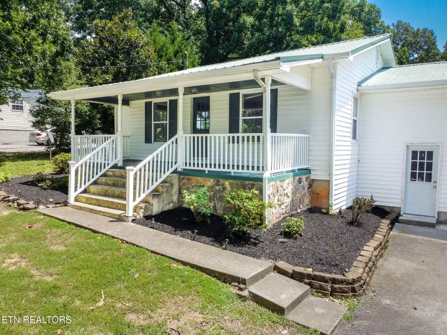 130 Oakland Ave, Lenoir City, TN 37771 - #2