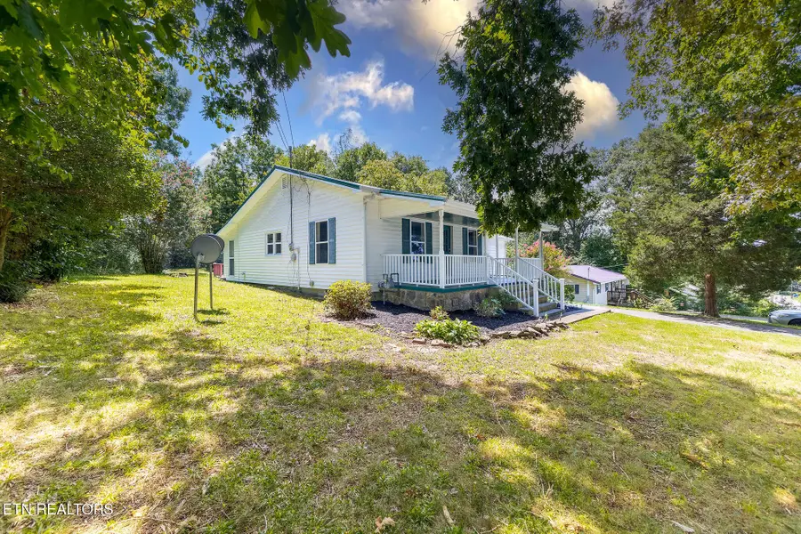 130 Oakland Ave, Lenoir City, TN 37771 - #3