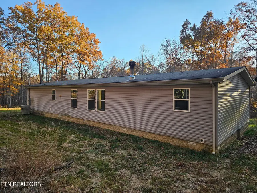 196 Red Hill Rd, Sunbright, TN 37872 - #3