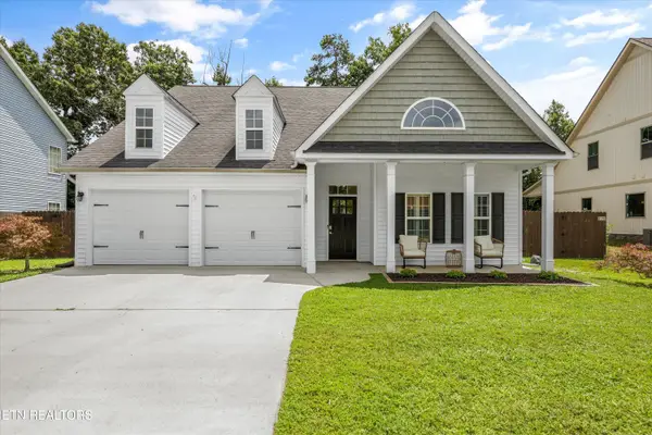 566 Hillside Lane, Lenoir City, TN 37771