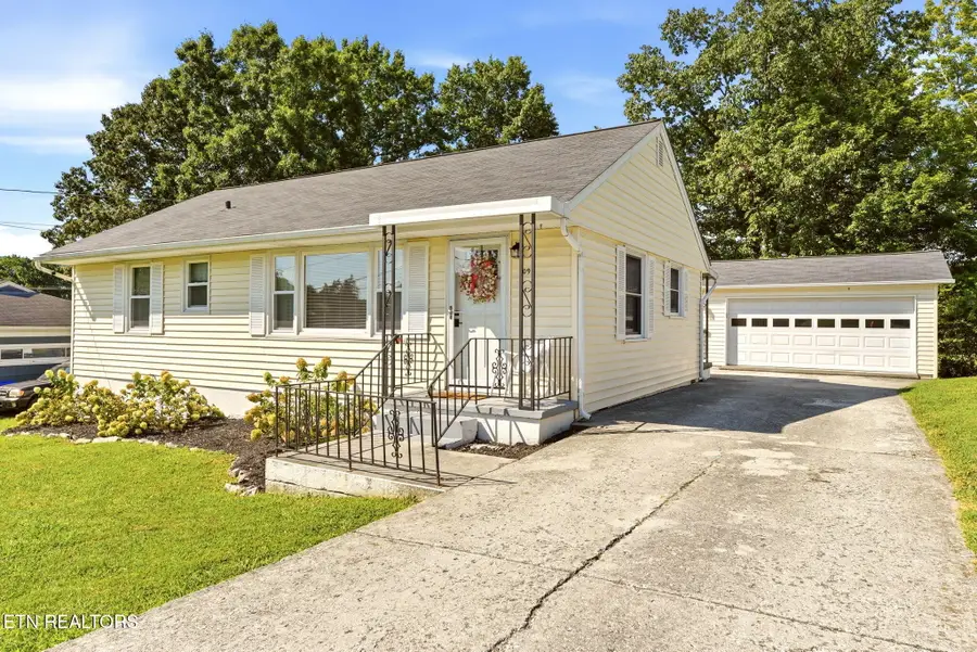 309 Cross St, Clinton, TN 37716 - #2