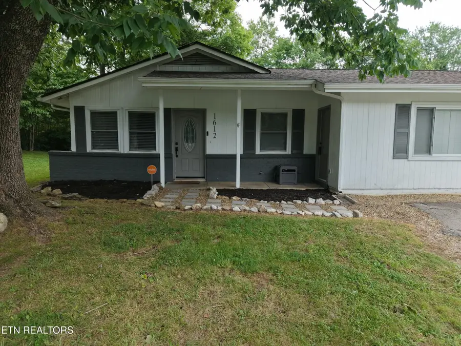 1612 Bradshaw Garden Rd, Knoxville, TN 37912 - #3