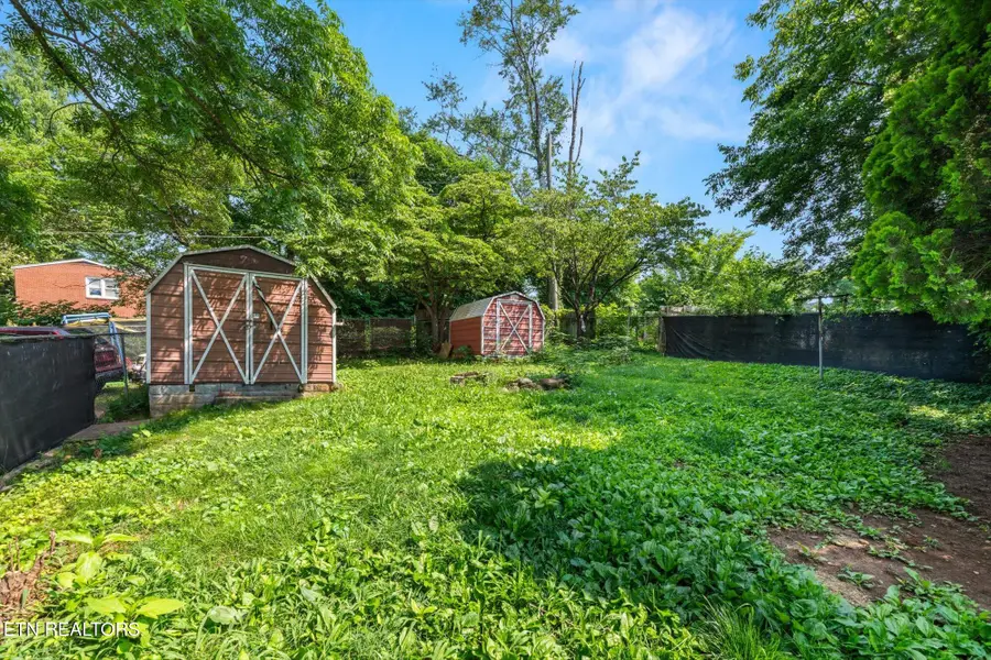 2415 Brown Ave, Knoxville, TN 37917 - #2