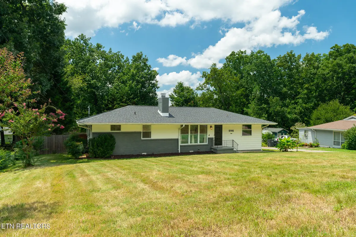 5705 Wassman Rd, Knoxville, TN 37912 - #1
