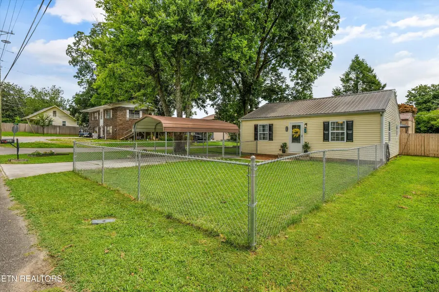 569 Monroe St, Madisonville, TN 37354 - #2