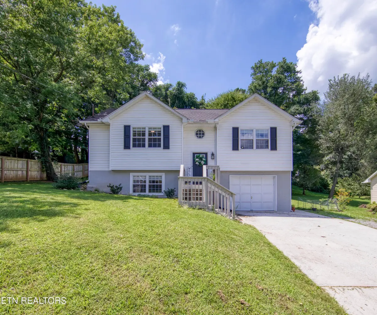 3913 Abercorn Rd, Knoxville, TN 37921 - #1