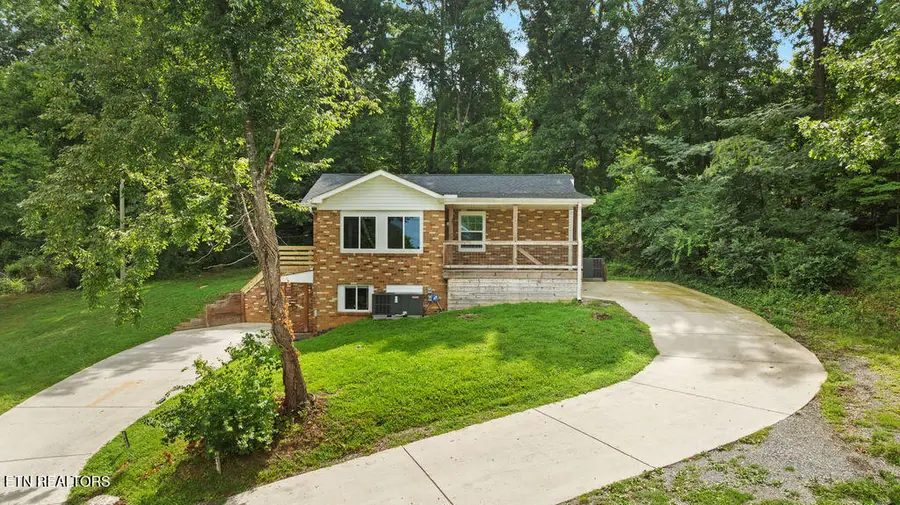 616 Kinzel Ave, Maryville, TN 37804 - #3