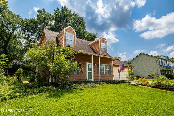 2403 Crestpark Rd, Knoxville, TN 37912