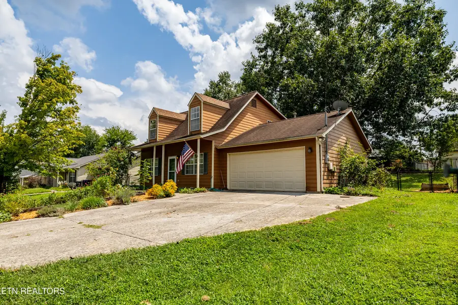2403 Crestpark Rd, Knoxville, TN 37912 - #2