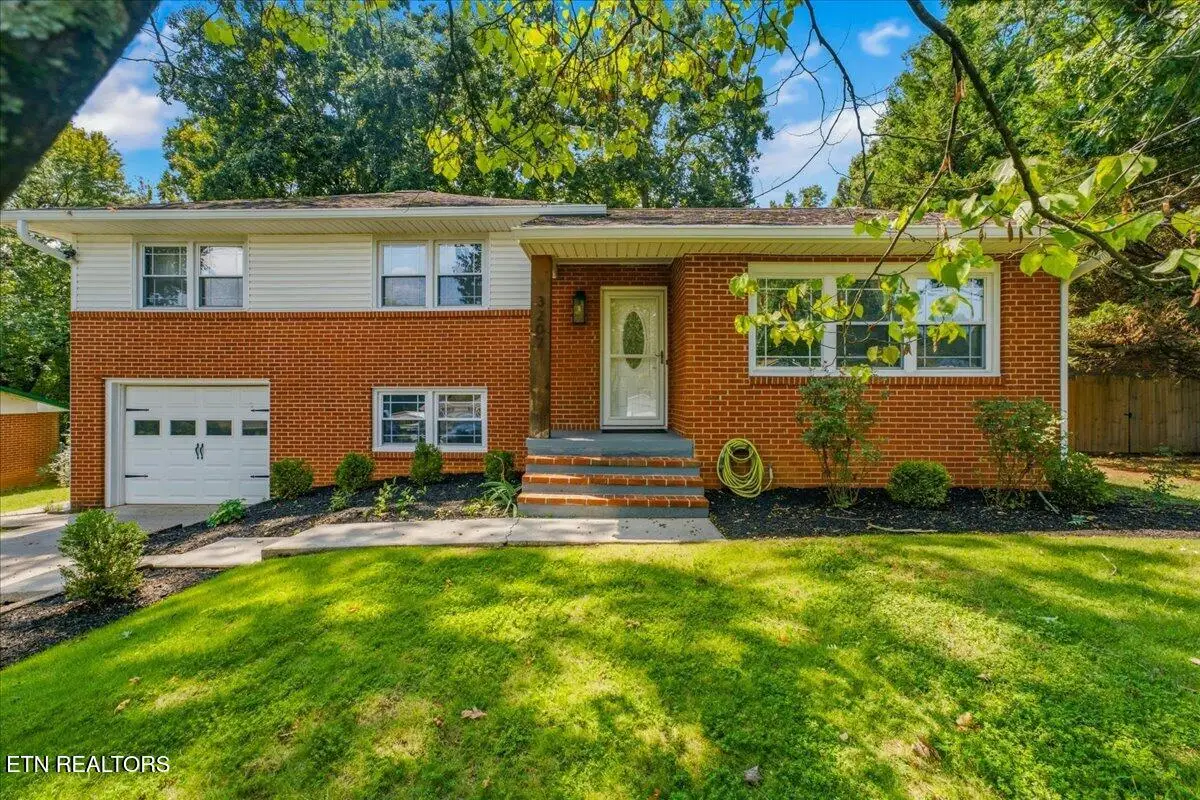 3207 Hazelwood Rd, Knoxville, TN 37921 - #1
