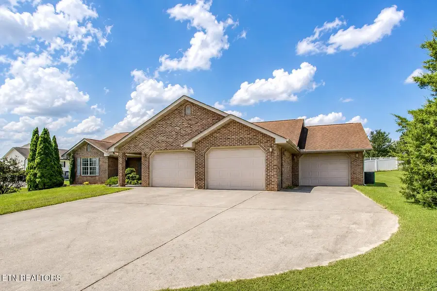 1251 Stewart St, Sevierville, TN 37876 - #3
