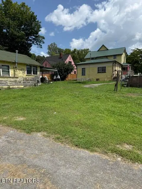 217 Walden Ave, Harriman, TN 37748 - #2