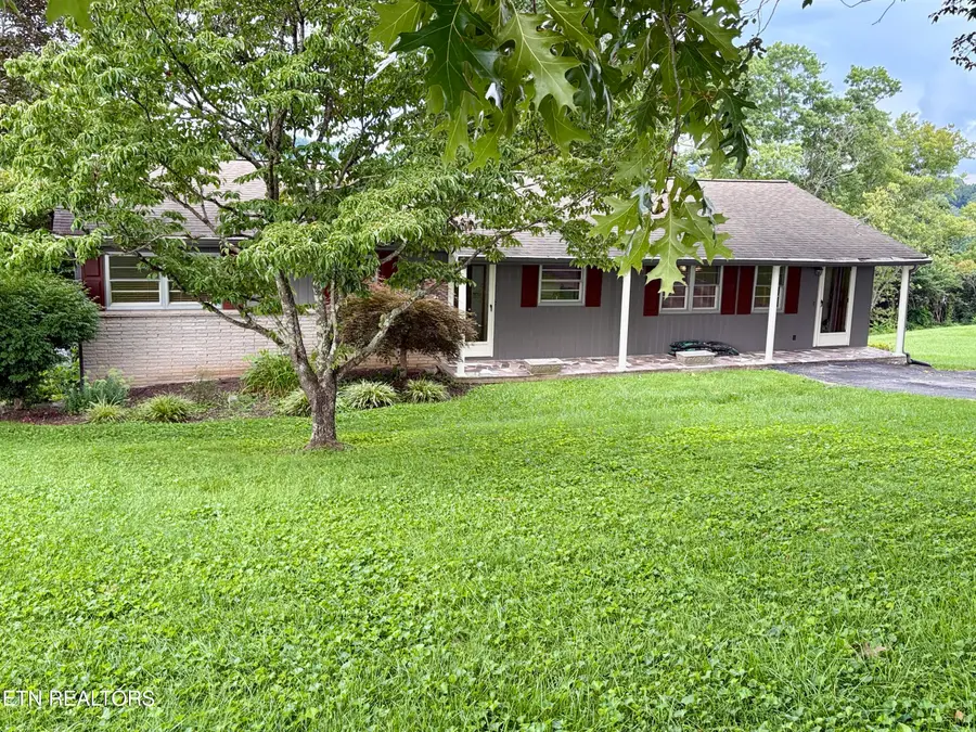 1302 Nell St, Tazewell, TN 37879 - #3