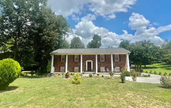 212 Cogdill Rd, Knoxville, TN 37922