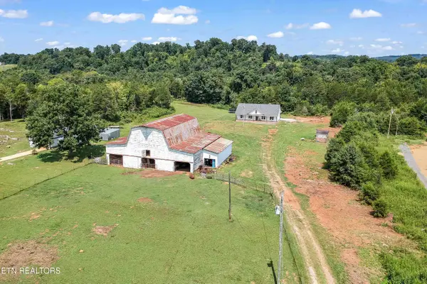 1560 W Dumplin Valley Rd, Dandridge, TN 37725