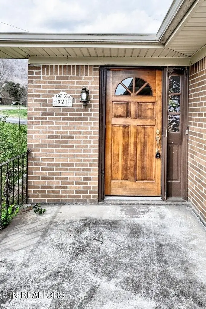 921 Hilltop Drive, Jacksboro, TN 37757 - #2