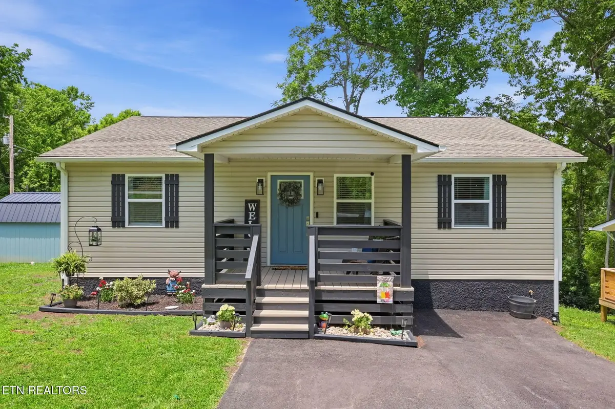 412 W Hemlock St, Lafollette, TN 37766 - #1
