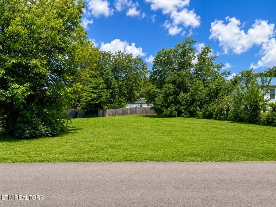 3821 Dance Ave, Knoxville, TN 37919 - #3