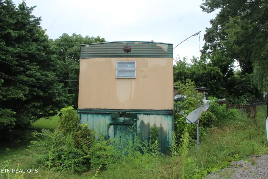 710 W Hemlock St, Lafollette, TN 37766 - #3